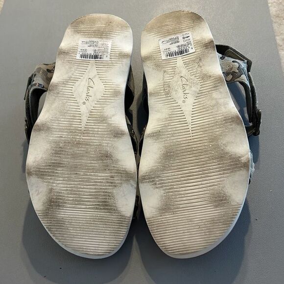 CLARKS Camouflage Sandals - Picture 5 of 8